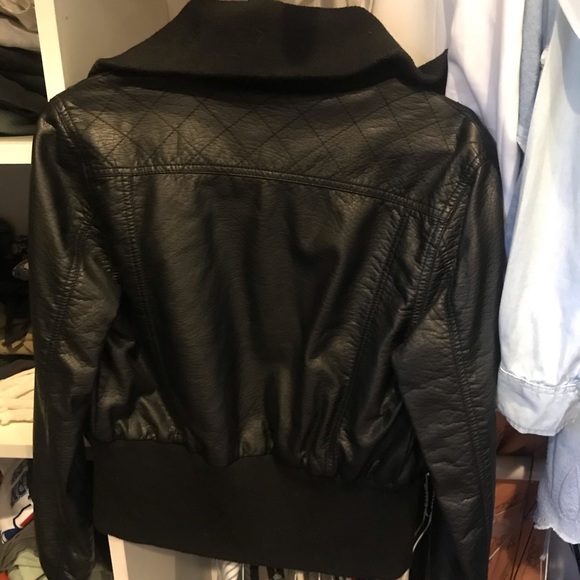 Cropped Delia’s Leather Jacket - Picture 2 of 2